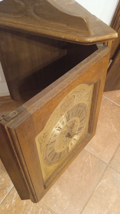 Ceas perete de colt, Tempus Fugit tip dulapior cu raft, lemn stejar