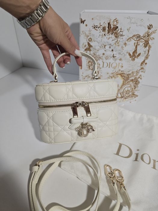 Налична чанта Dior Dioramour лате