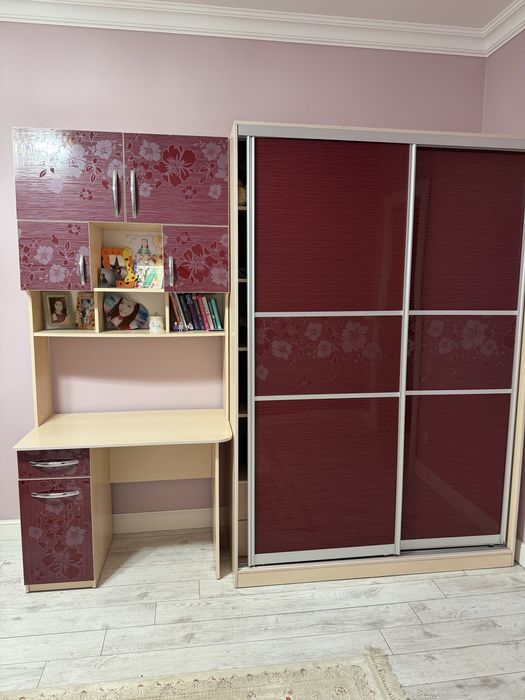 Детский гарнитур: Шкаф-купе + Письменный стол с надстройкой