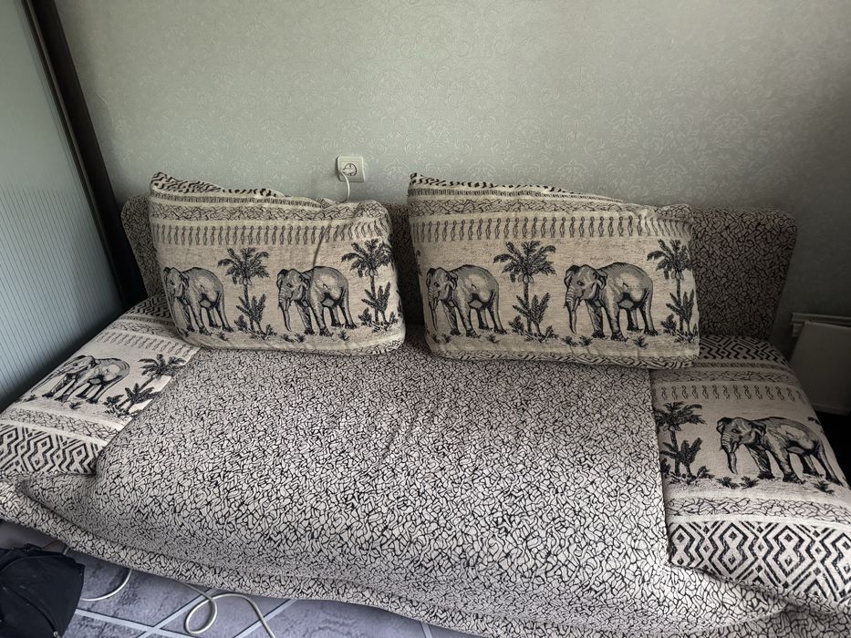 Диван раскладной и комод