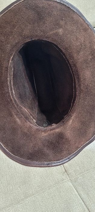 „Pălărie cowboy din piele naturală, stare foarte bună”