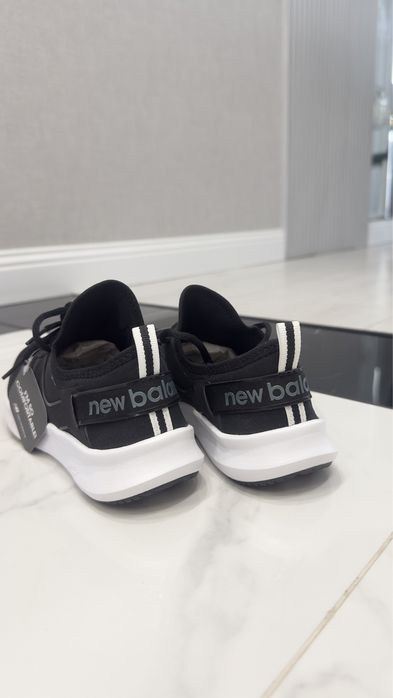 Продам новые кроссовки