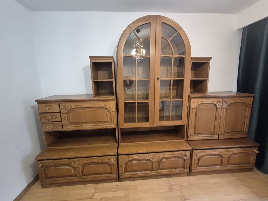 Vând mobilă de stejar masiv