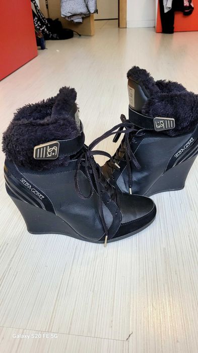 Дамски зимни обувки адидас selena gomez