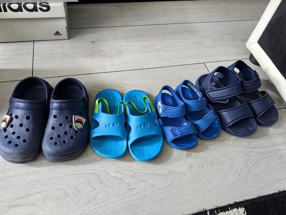 Пантофи и сандали