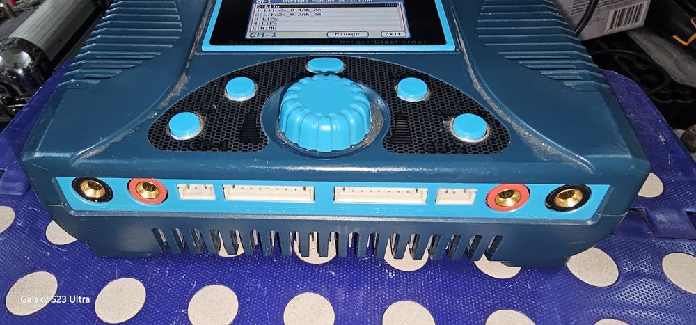 Vând 2 încărcătoare profesionale