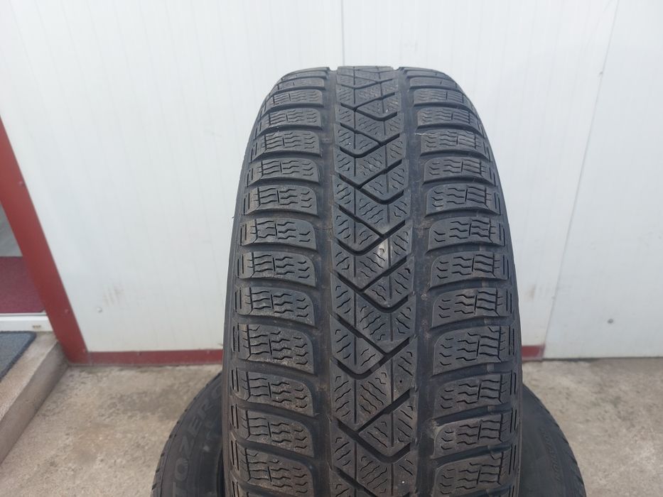 135 lei bucata! Set anvelope M+S/IARNA 215 60 16 Pirelli
