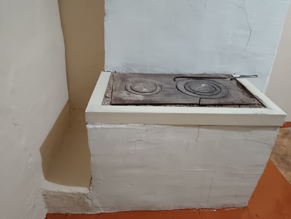 Продам дом барачного типа с гаражем