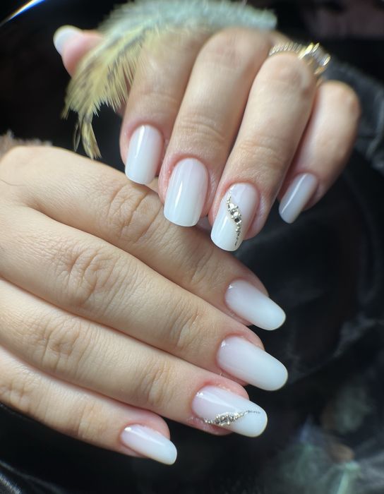 Manichiura/Pedichiura -Stilist protezist unghii gel