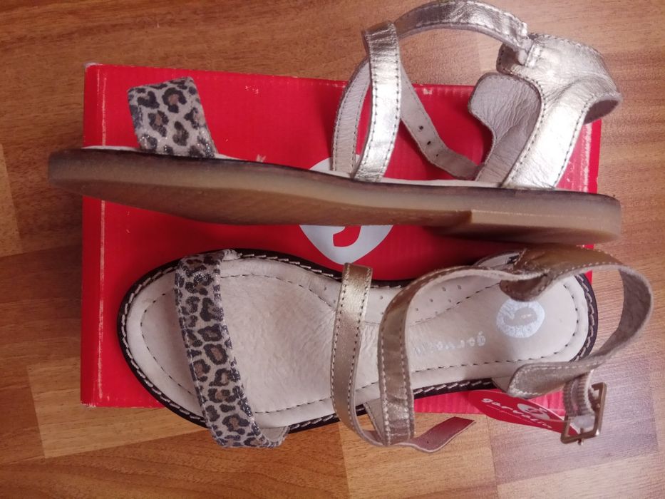 Новые испанские брендовые сандалии на девочку