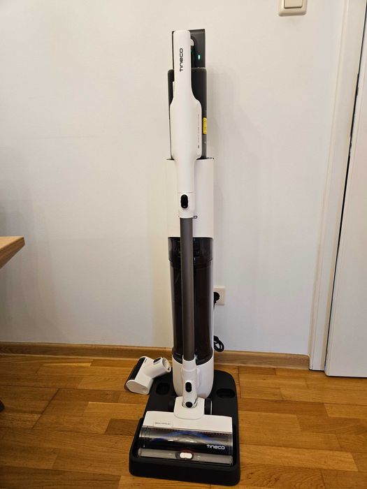Продавам вертикална прахосмукачка Tineco Pure One Station 5 PLUS