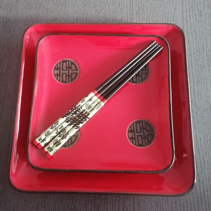 Set 2 platouri si betisoare