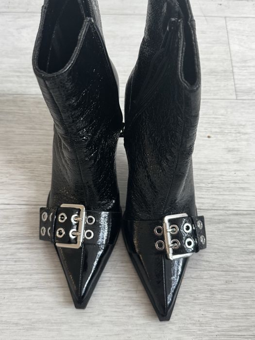 Оссений сапог прадается