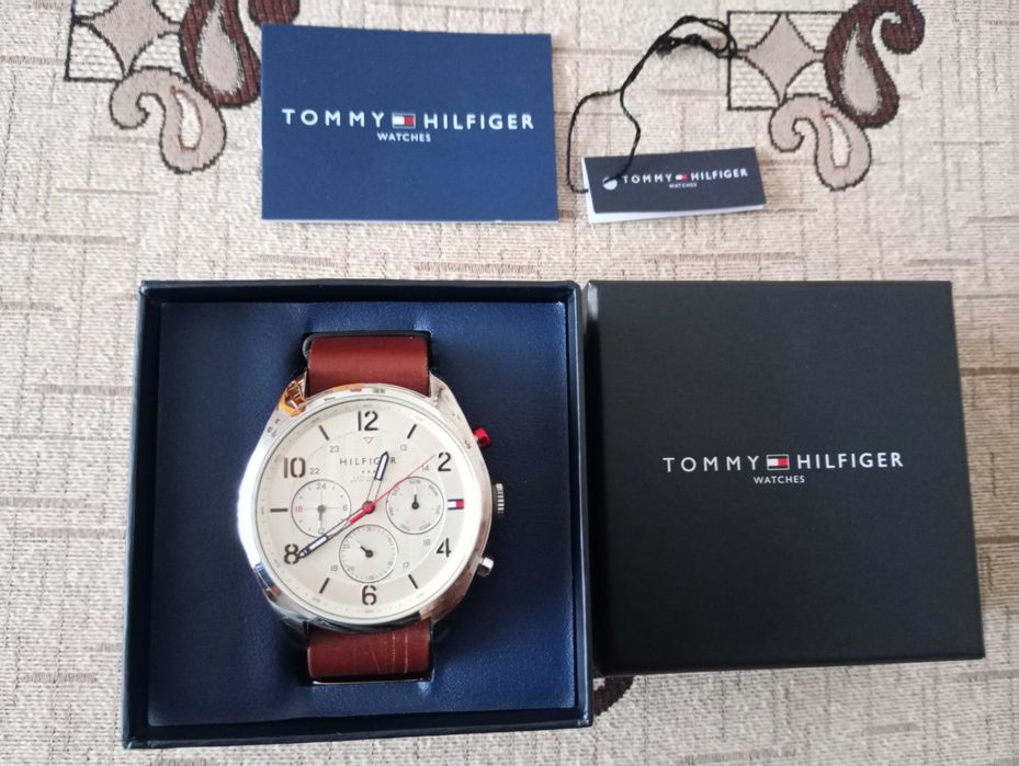 Продавам Tommy Hilfiger Corbin, отличен