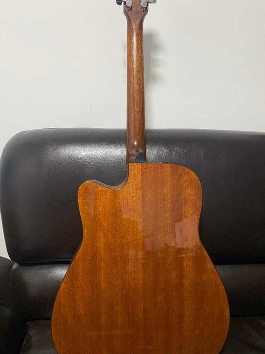 Продается электро-акустическая гитара YAMAHA FGX800C.