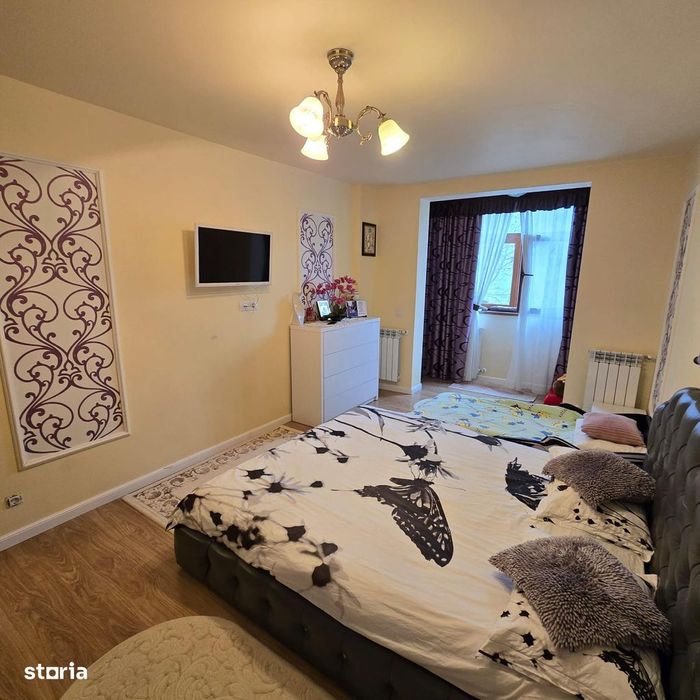 Vând apartament cu 4 camere ultracentral