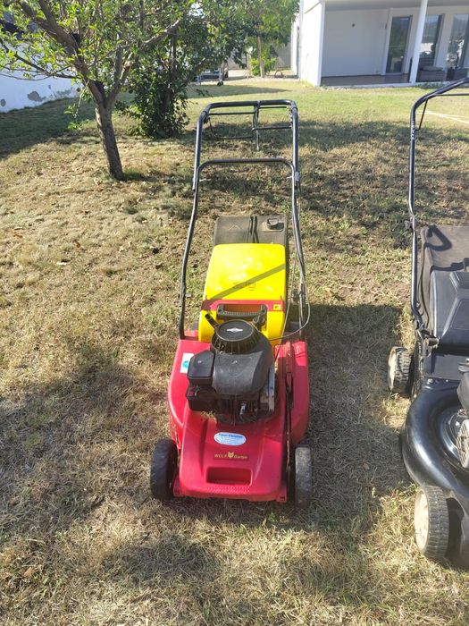 Mașină de tuns gazon.