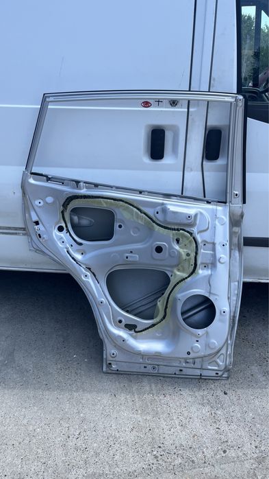 1 брой задна лява и 2 броя задна дясна врата Toyota Rav4 4 (2012-2018)