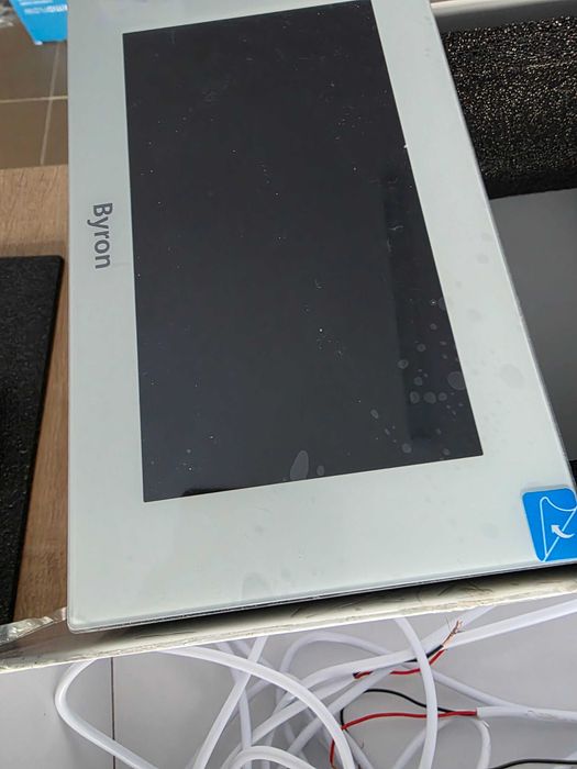 Sistem de interfon video cu 2 fire și ecran tactil de 7 inci