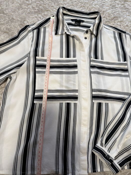 Camasa dama H&M marime 36 alb cu dungi negre eleganta