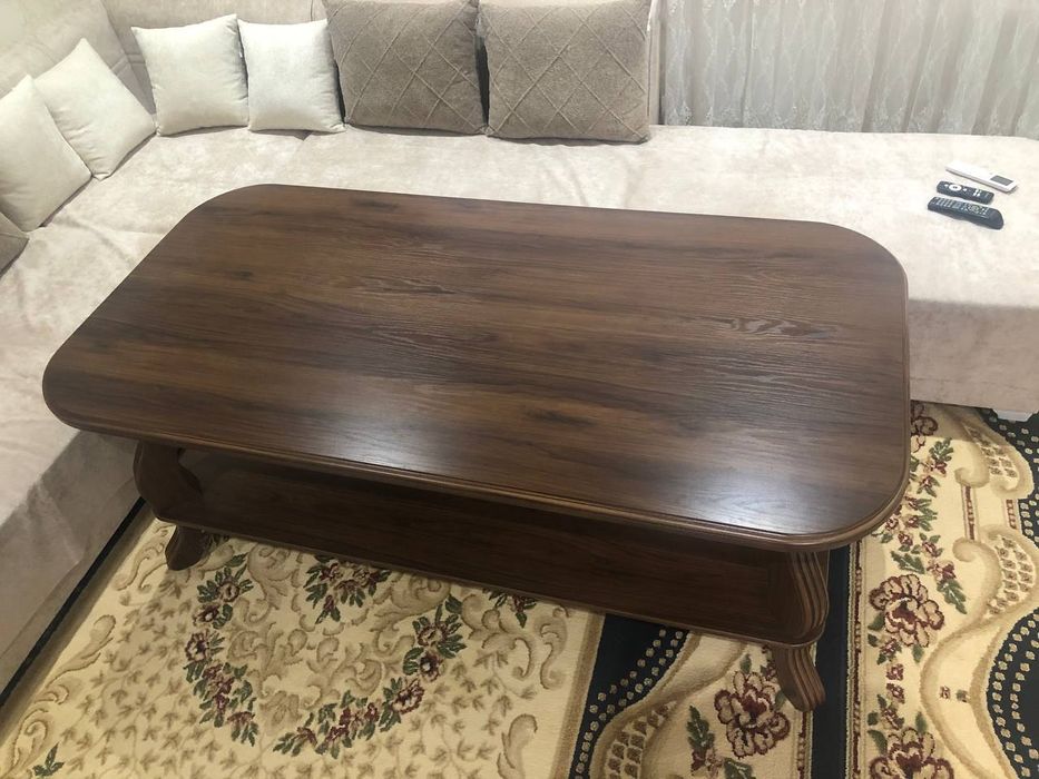 Stol, holati yangi, sifati a'lo, foydalanilmagan