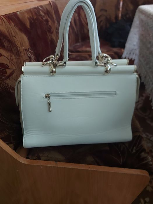 Продается нарядная сумка.