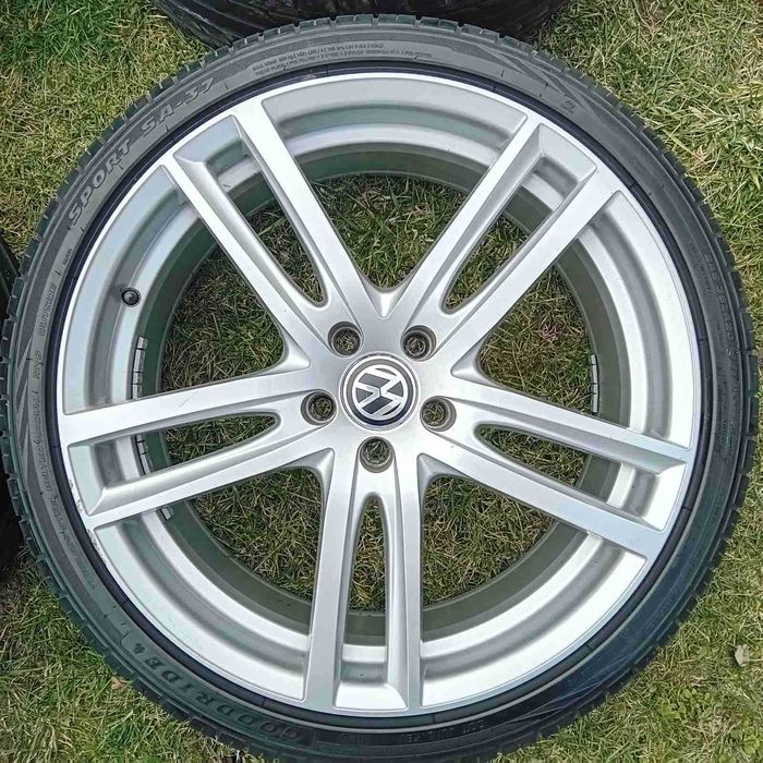 Джанти с гуми за VAG групата в перфектно състояние 5х112 20-ки