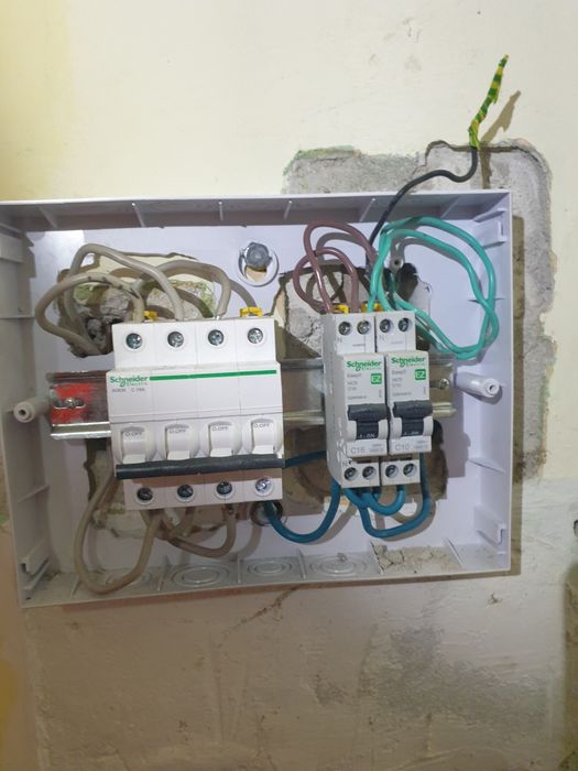 Electrician calificat,prize,lustre,instalații electrice