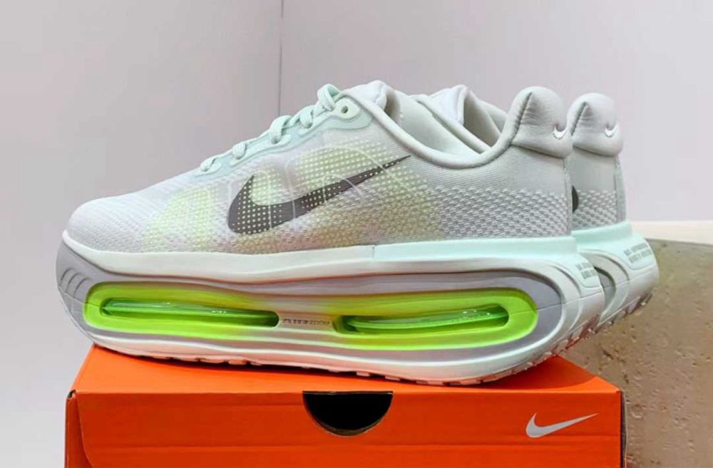 Нови дамски маратонки Nike Vomero Premium Barely Green Volt