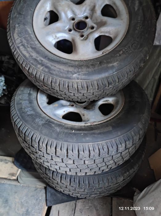 Продам зимнюю резину б/у