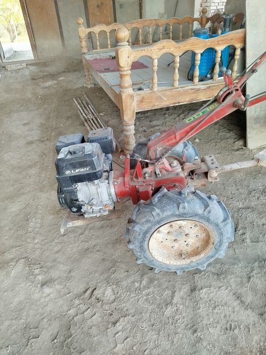 Мотоблок сотилади