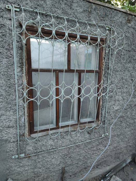 Решетка оконная б/у