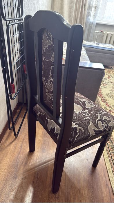 Стол со стульями