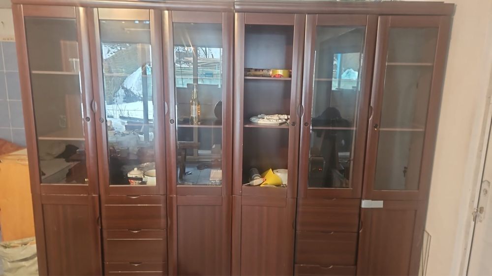 Сервант-витрина