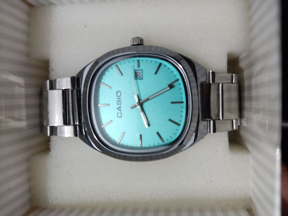 Часы casio в необычном цвете