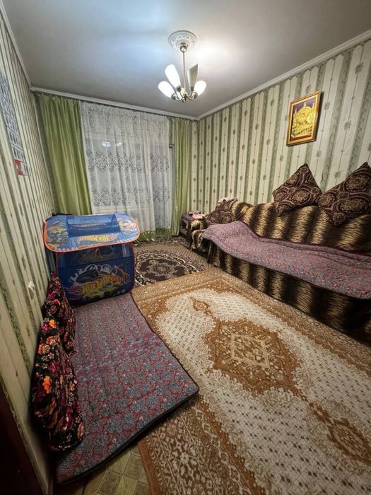 Мирабадский р-н Куйлюк массив 4 2/4/4 франция 62м2 не торец балкон 2х6