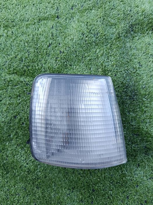 Поворотник передний правый на Passat В3 оригинал.