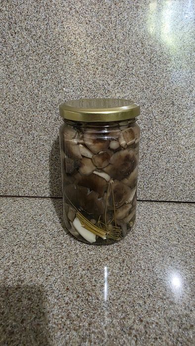 Грибы маринованные