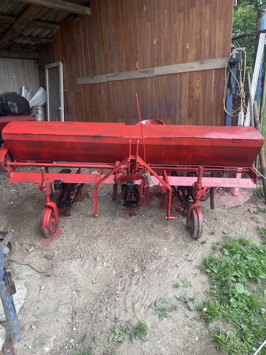 Prasitoare cu fertilizare  porumb