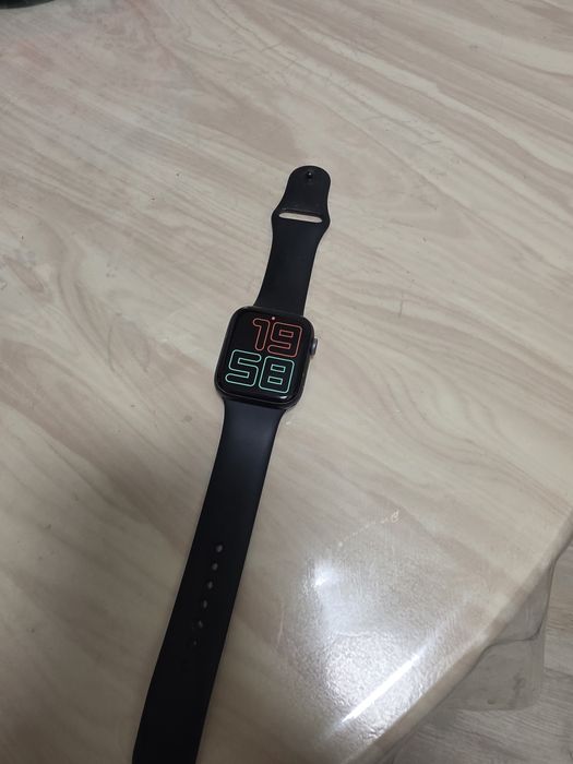 Apple wath se  44