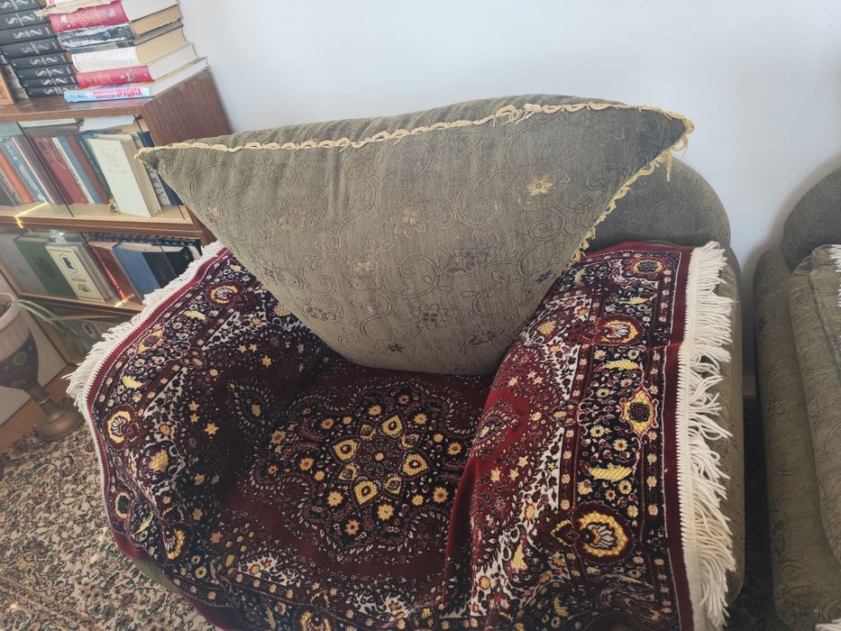 Диван с двумя креслами