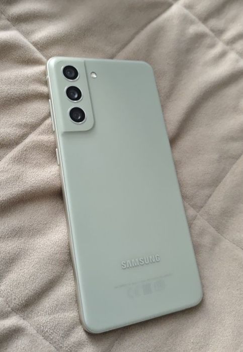 Samsung S21 fe 128 гиг идиял
