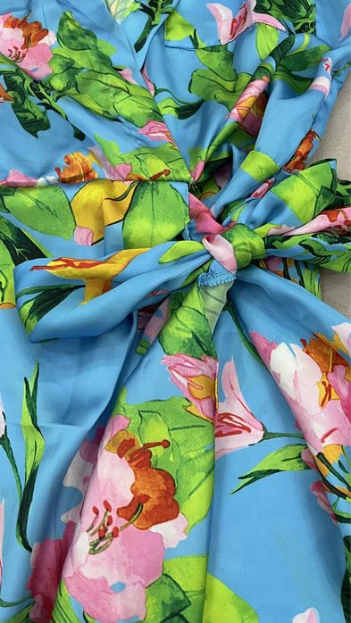 Флорална сатенирана рокля