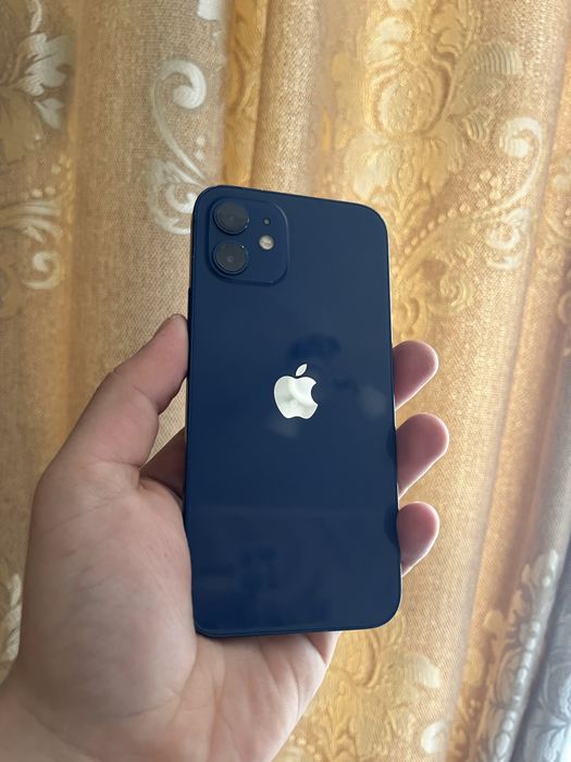 Iphone 12 blue .
