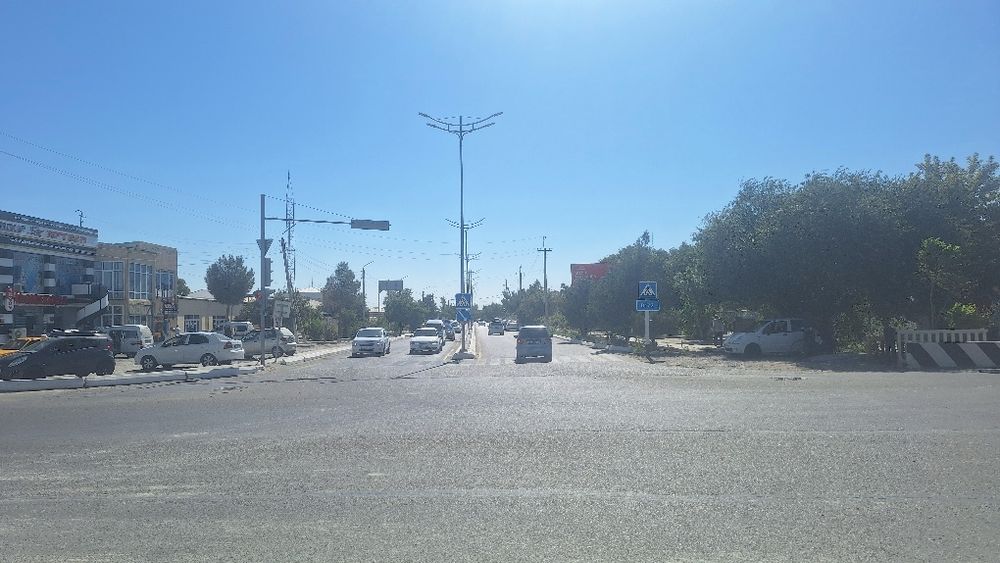 Шофиркон туман марказида 1 ва 2 хоналик уйлар сотилади янги дом кирпич