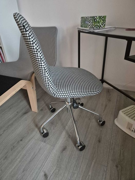 Scaun de birou ergonomic Kring Amelie, material textil alb/negru