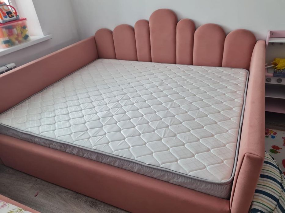 Продам кровать 150*180