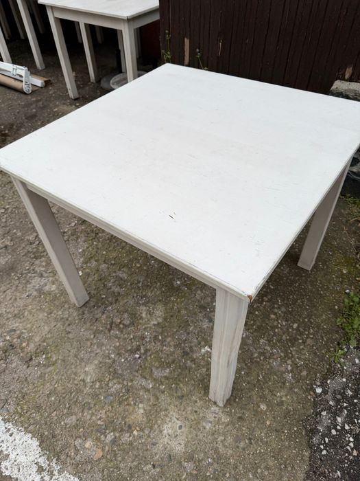 Продавам маси за ресторант