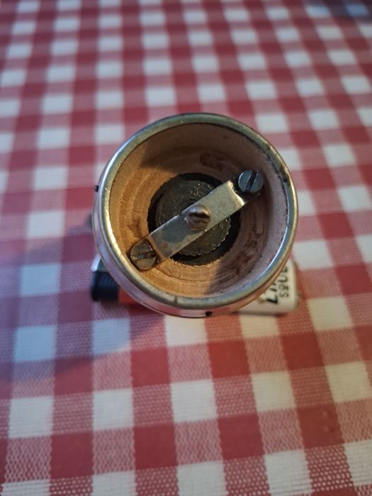 Мелничка за черен пипер