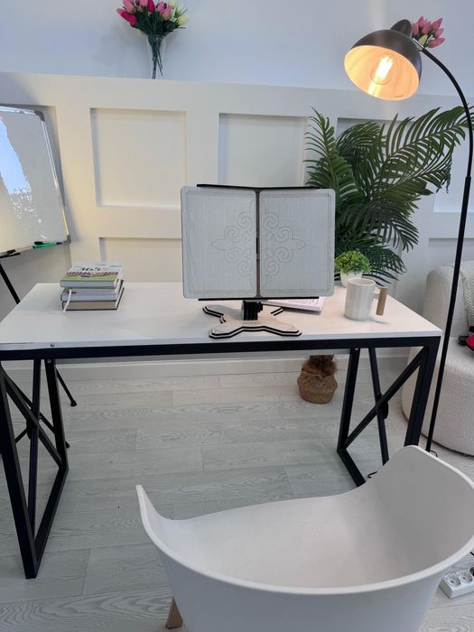 Поставка для книг